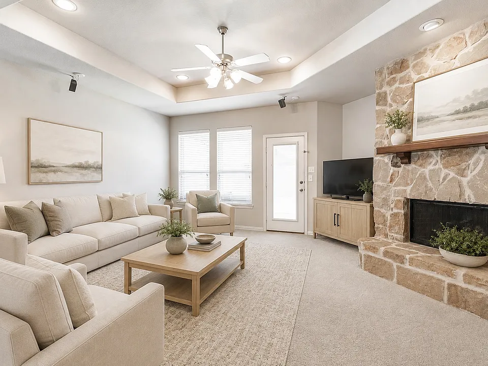 2611 Greyhawk Dr