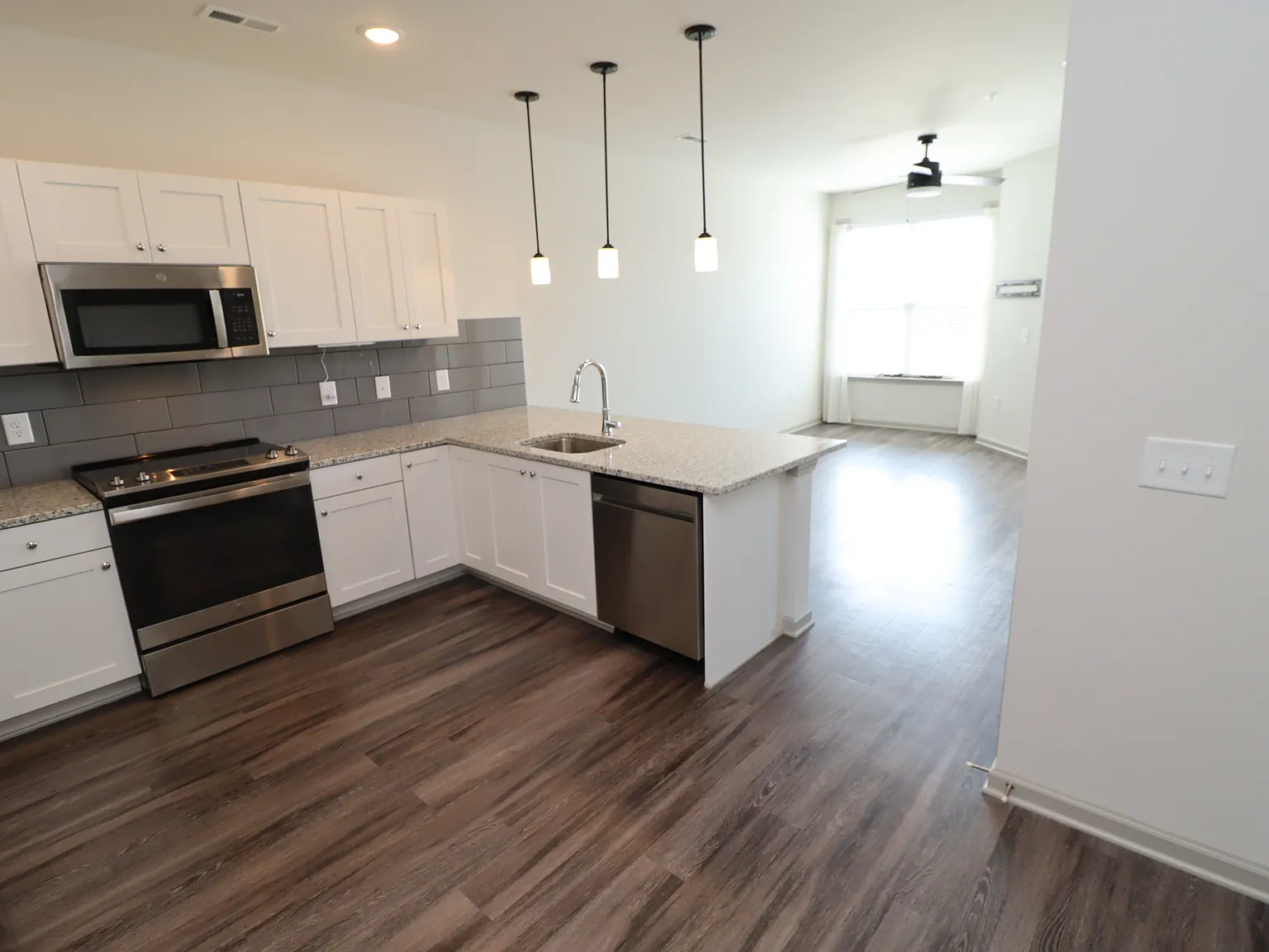 1 bed, 1.0 bath, $1,195 — Photo 4