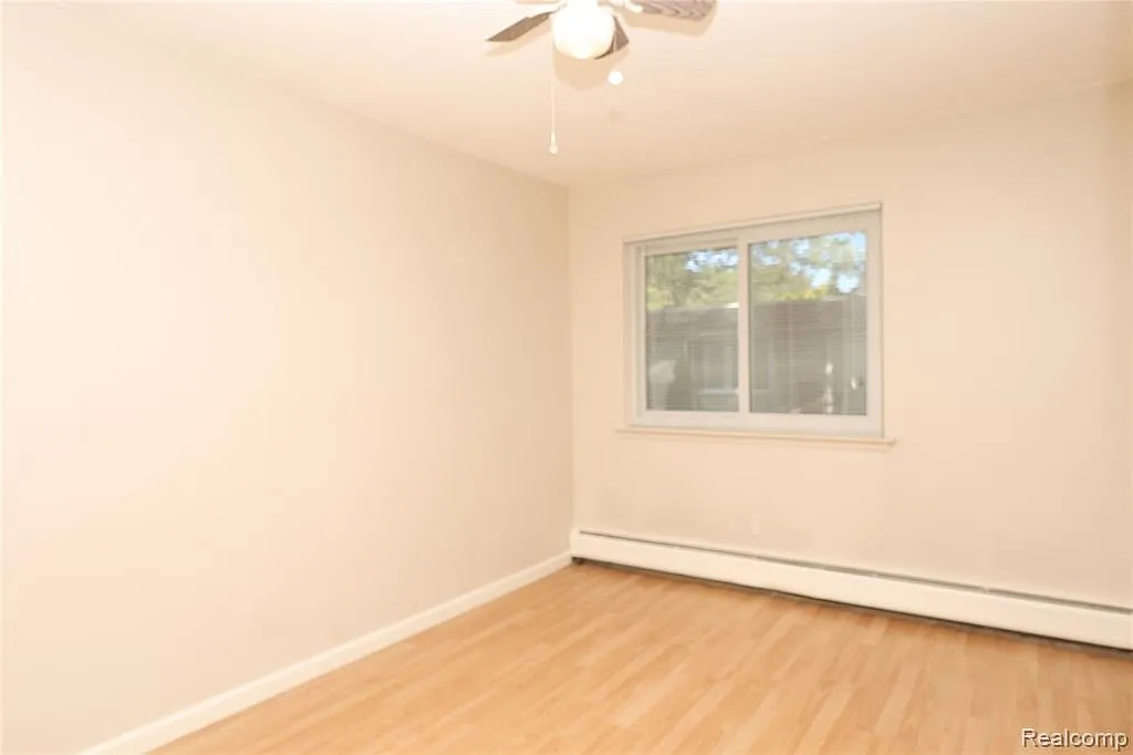 2 bed, 2.0 bath, 920 sqft, $1,200 — Photo 2