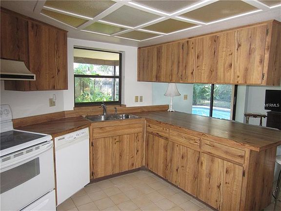 3rd image of 4112 Windtree Dr