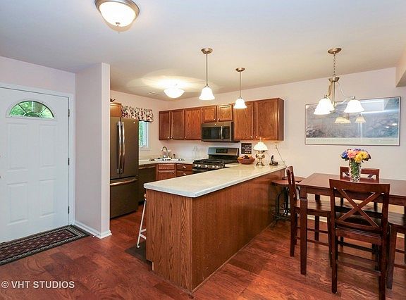 2nd image of 39530 N Bishop Ct APT 2