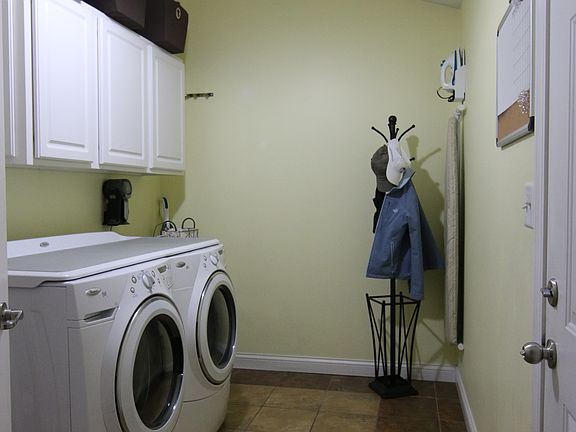 5th image of 411 E Daniel Prince Dr