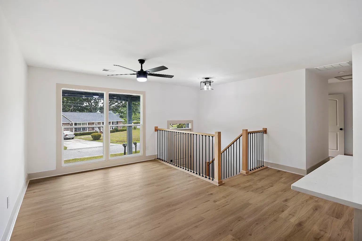 5 bed, 1900 sqft, $4,000 — Photo 2