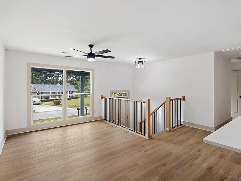 1411 Westway Dr — Photo 2