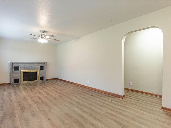 5th image of 2061 Rhoades Rd