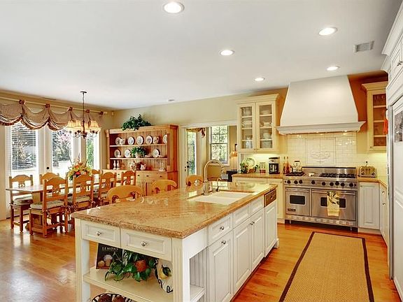 5th image of 249 San Nicolas Ave