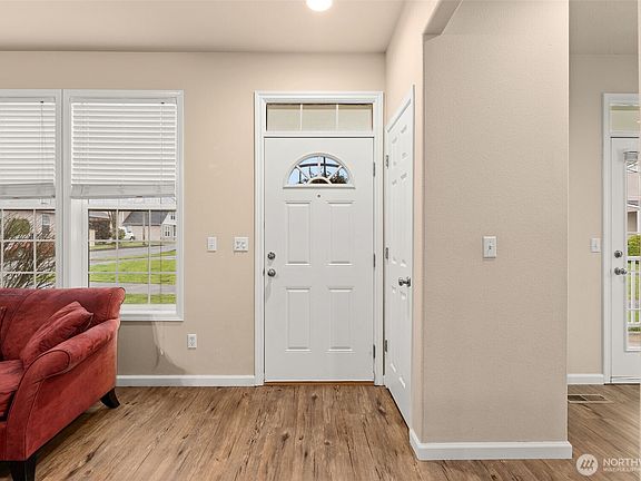 4th image of 1525 Greenway Lane SE