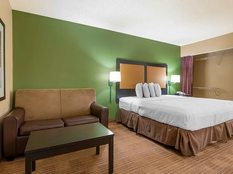 Deluxe Studio - 1 King Bed