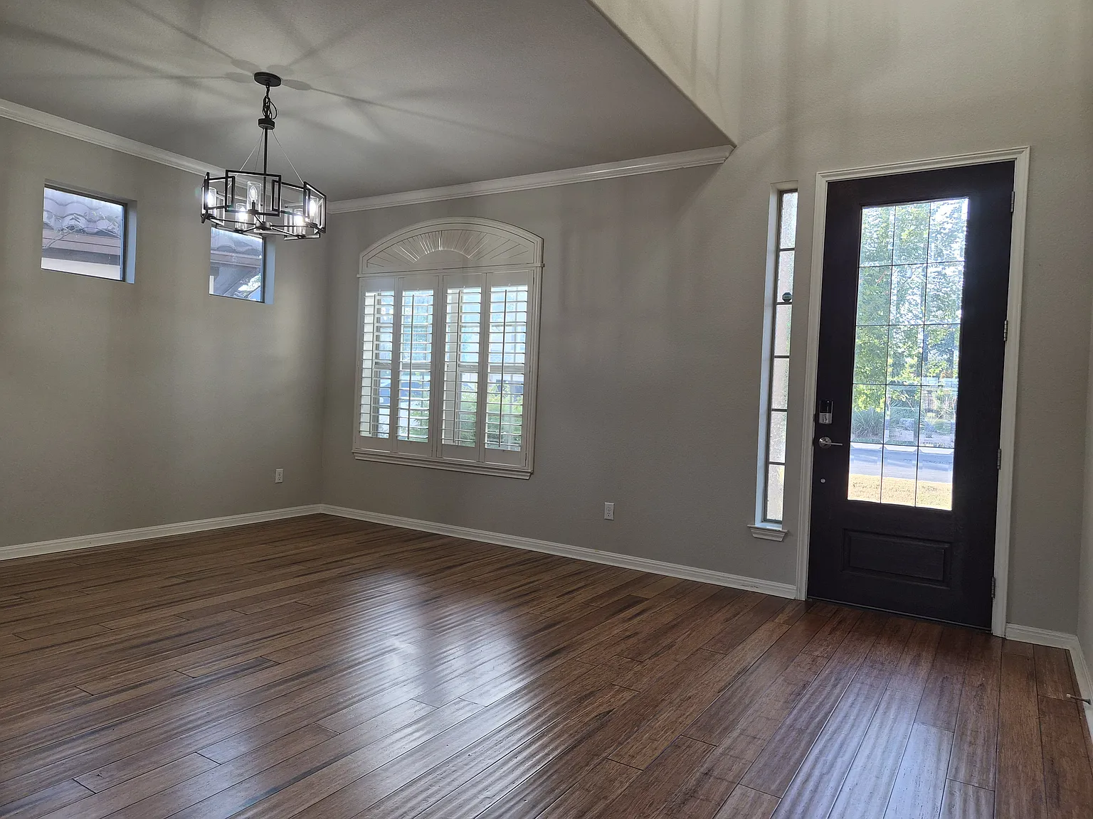4 bed, 2790 sqft, $3,975 — Photo 3