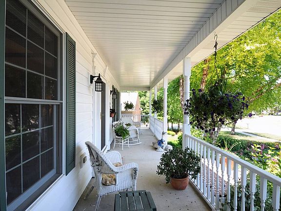 Exterior Front-I Absolutely Love this Country Front Porch!