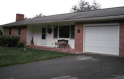 1st image of 3733 Hughes Dr