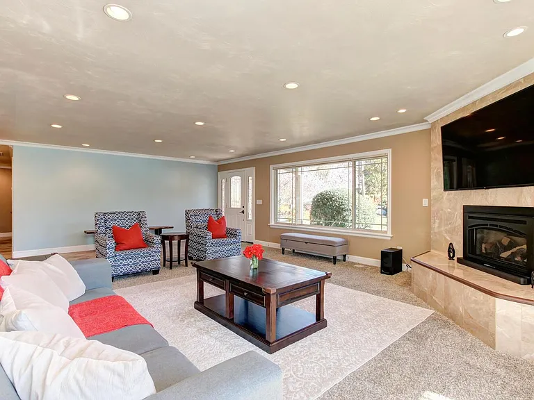 8402 Acorn Dr — Photo 5