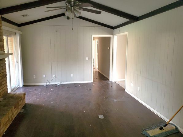 1018 Westlake Dr, Desoto, TX 75115