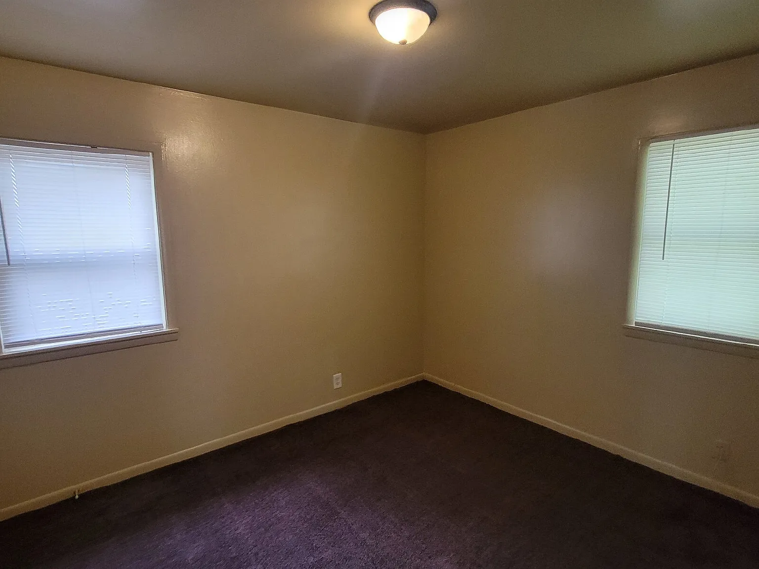 3 bed, 1.0 bath, $945 — Photo 2