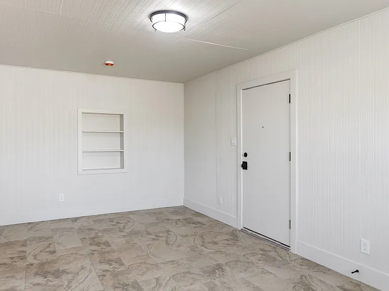627 S Chinowth St #1 — Photo 4