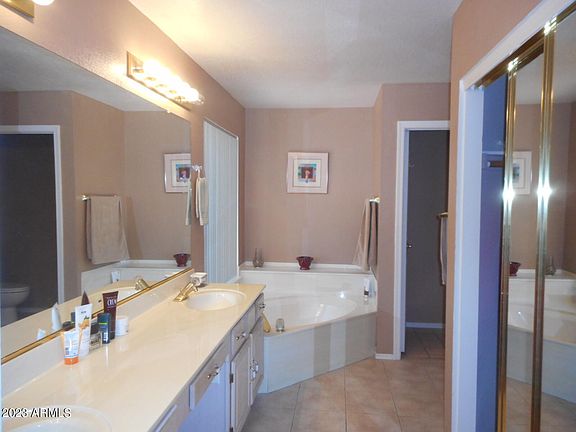5th image of 8738 W ROSEMONTE Drive