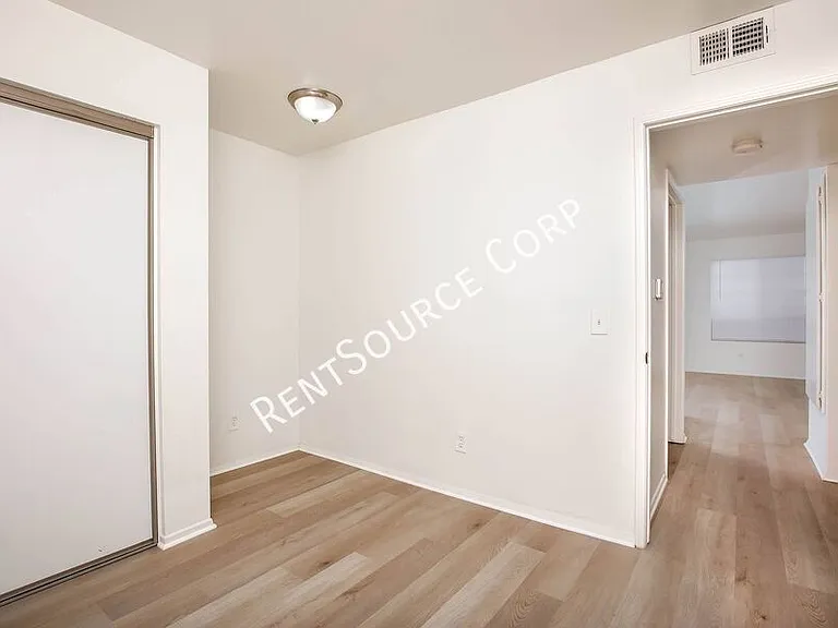 2910 B St #7 — Photo 9