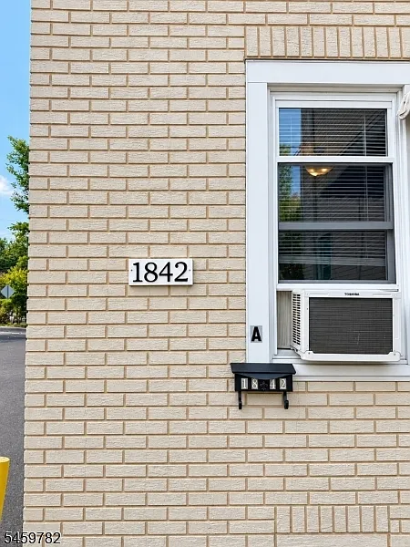 2 bed, 1.0 bath, $1,750 — Photo 2