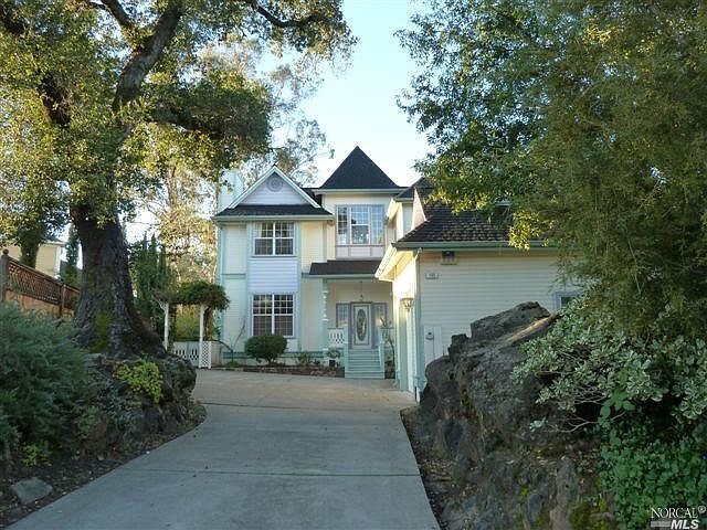 1st image of 105 Oakbrook Ln