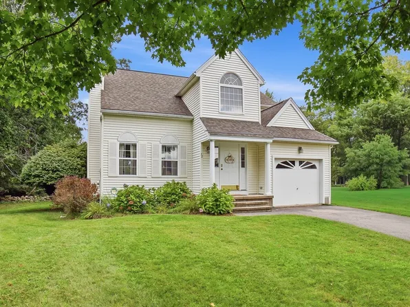 72 Palomino Dr, Franklin, MA 02038