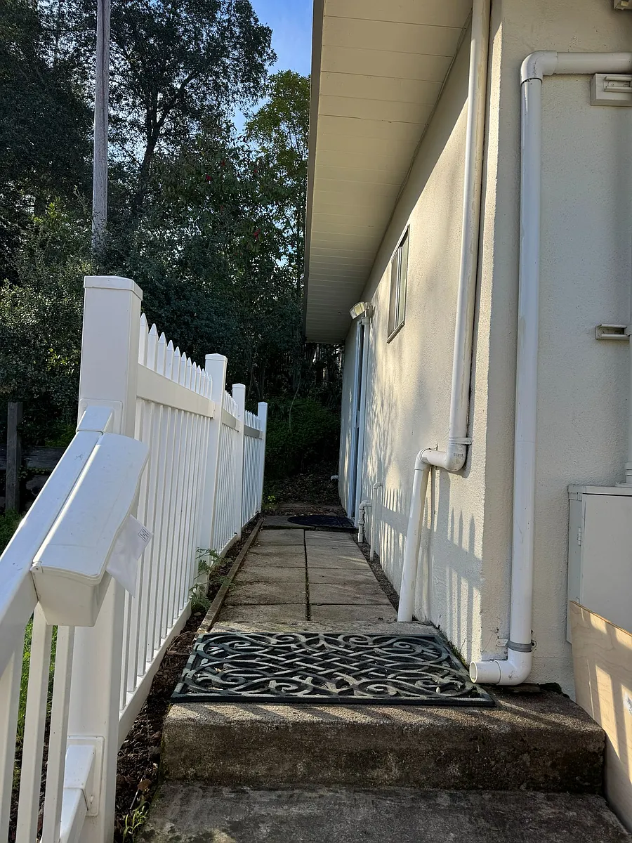 Building Photo - 160 College Ave #B