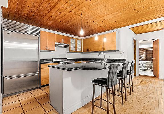 4th image of 35 Bethune St APT 1B