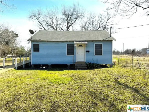 1311 Business Ave, El Campo, TX 77437