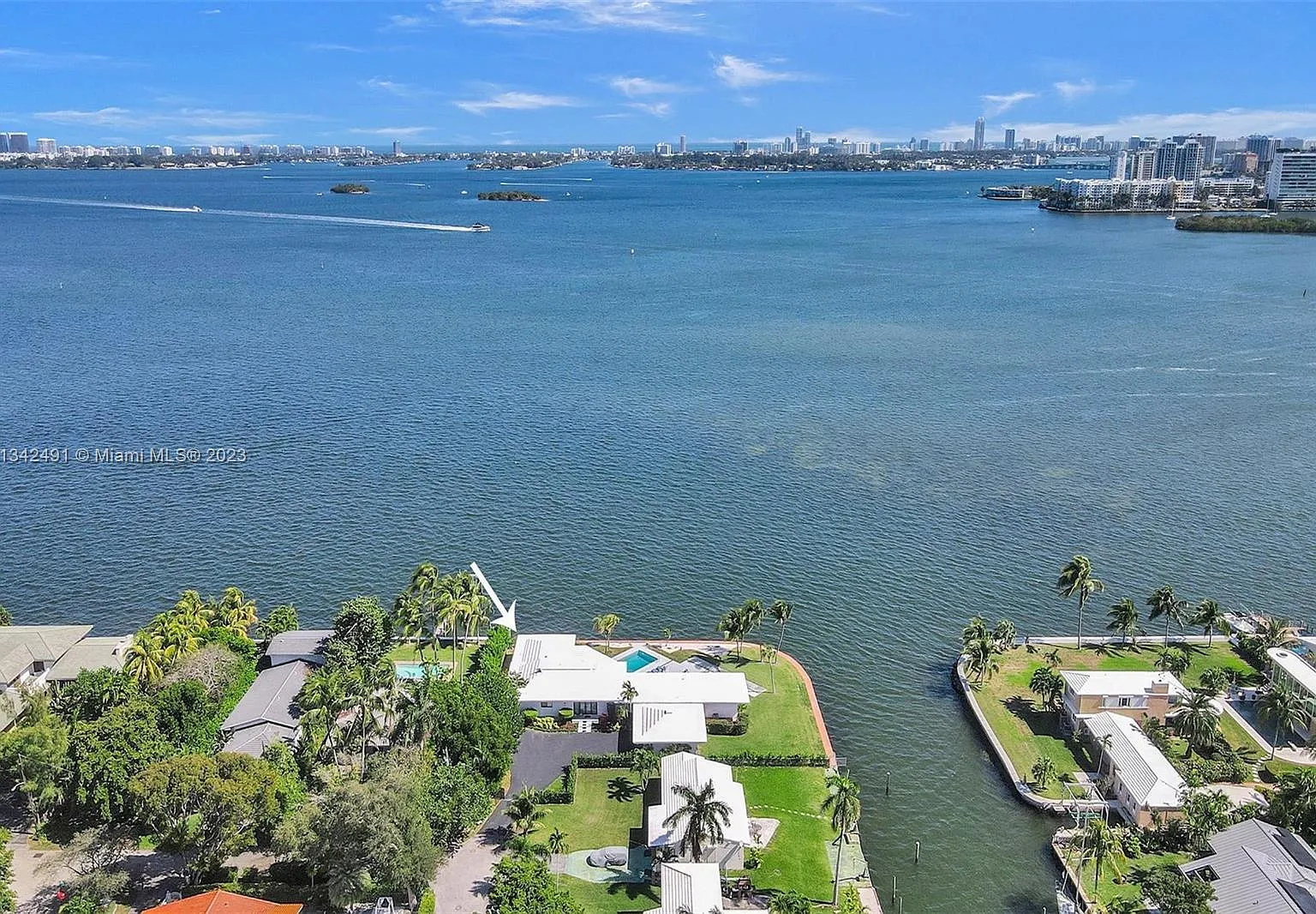 Amd Pl Biscayne Pines — Photo 4