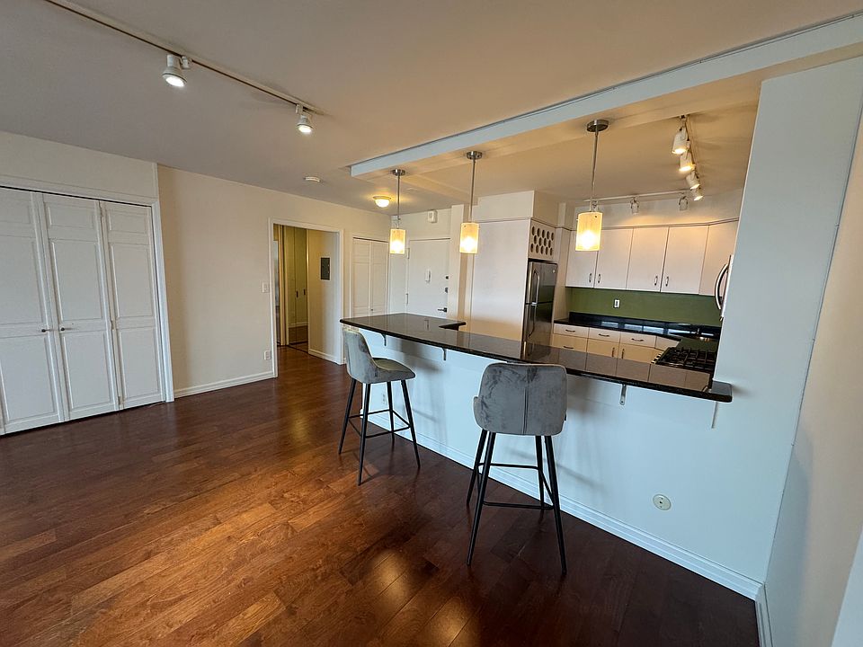 Bar stools included