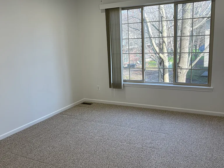 16713 Kensington Dr — Photo 23