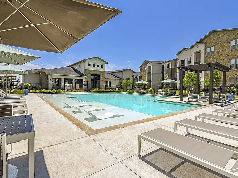 The Scott at Medio Creek — Photo 4