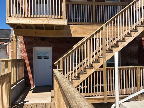 2nd image of 626 Maine St Unit D