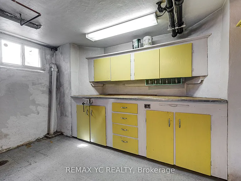 425 Broadway Ave — Photo 24