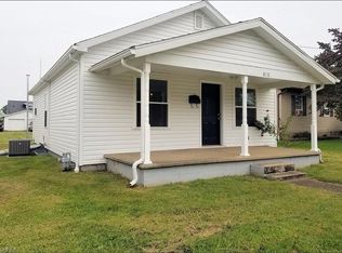 810 Lee St, Belpre, OH 45714
