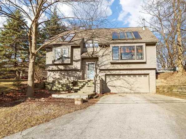 N28W29798 Oakwood Grove ROAD, Pewaukee, WI 53072