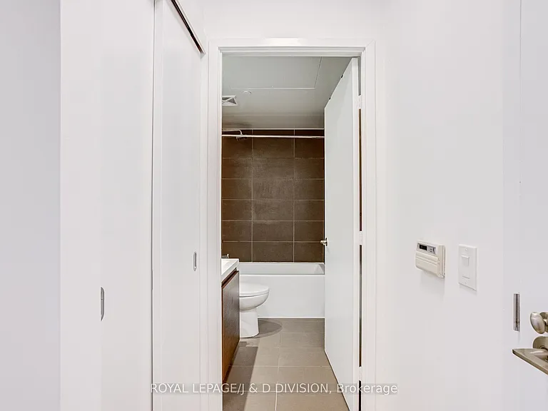 1030 King St W #435 — Photo 27