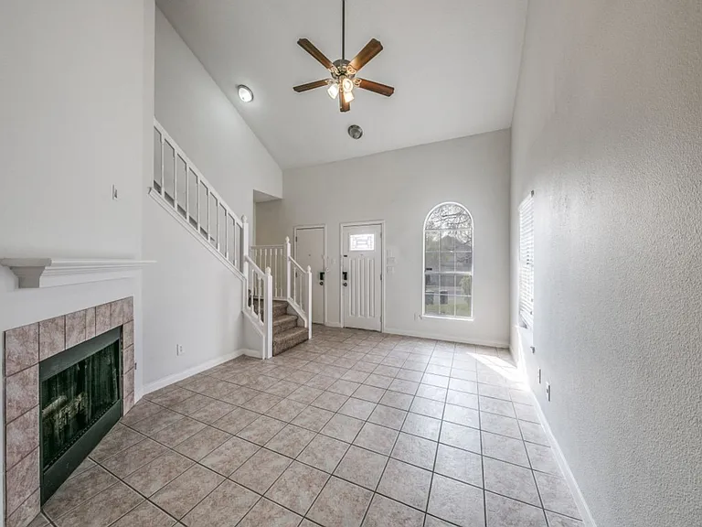 16606 Winding Oak Dr — Photo 3
