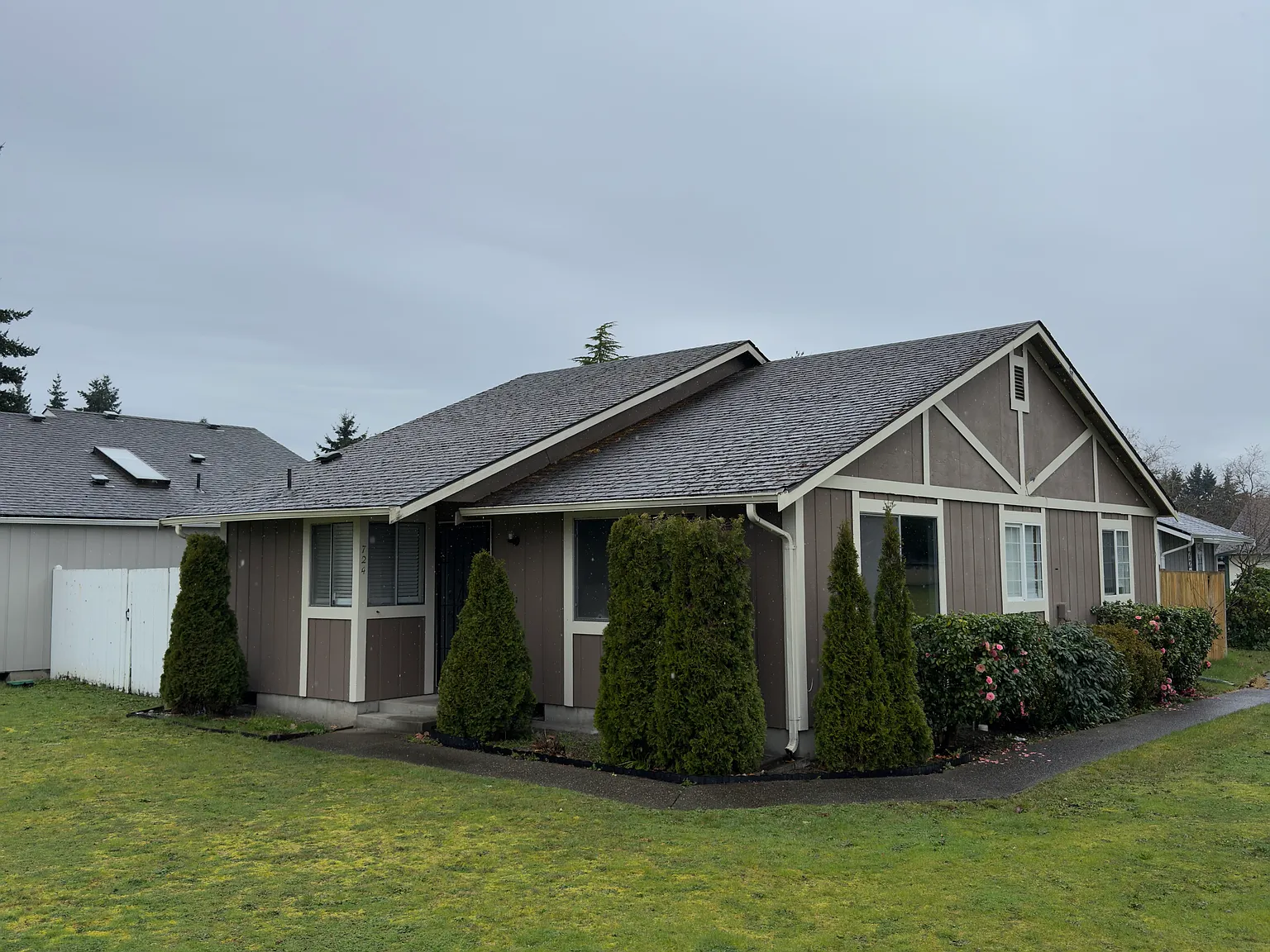 3 bed, 1048 sqft, $2,200 — Photo 1