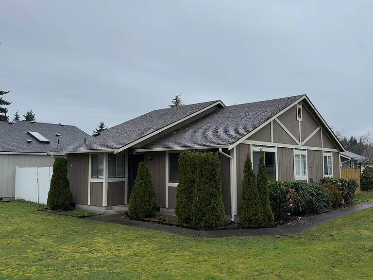 724 Edelweiss Ln SE — Photo 1