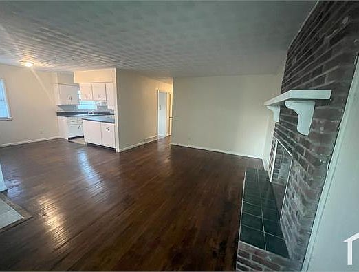 3rd image of 3337 Houston St