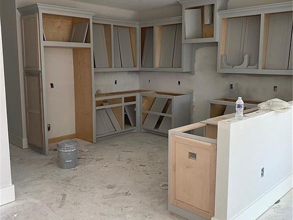 5th image of 408 W Crestwood Dr #B