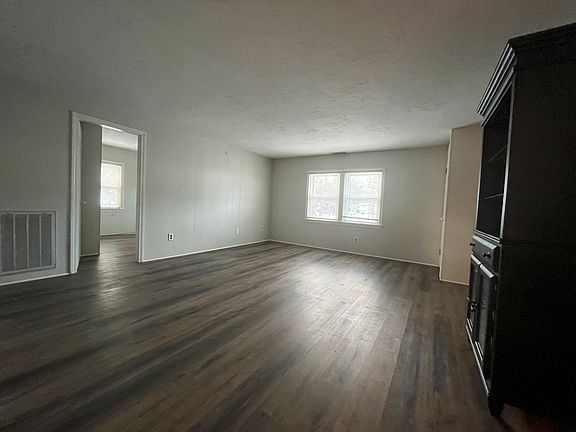 3rd image of 598 Worcester St APT 4