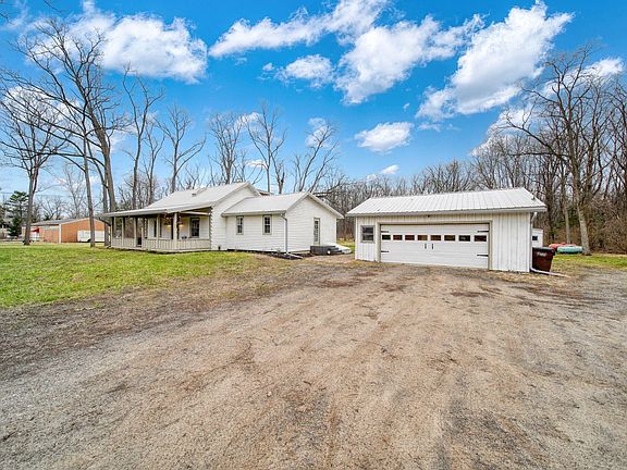 3rd image of 6830 Paddock Ln
