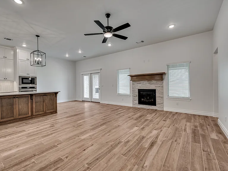3233 Alameda St — Photo 3