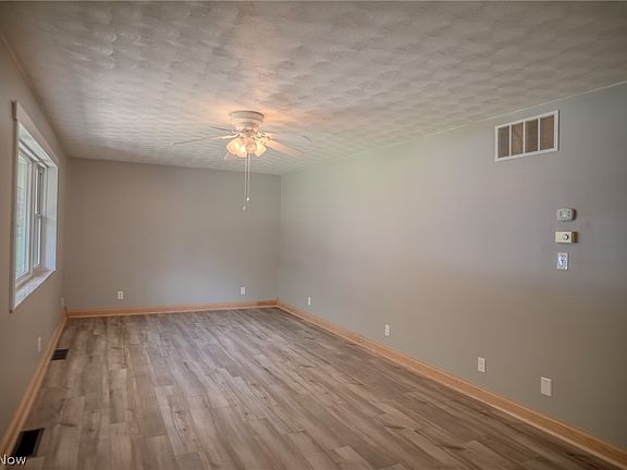 4th image of 104 Randolph Rd