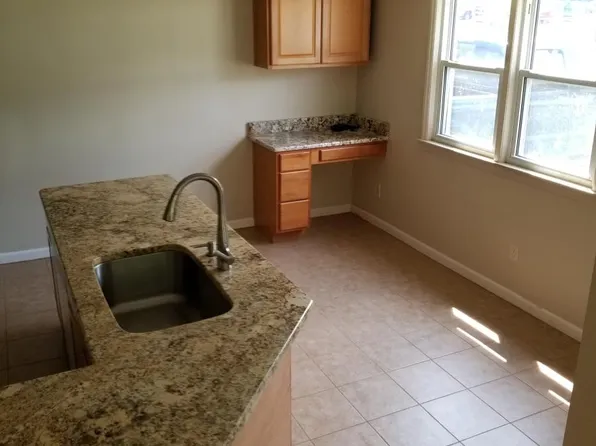120 N West St, Fenton, MI 48430