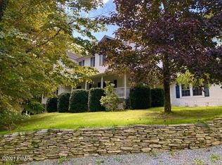 323 Layton Rd, Equinunk, PA 18417