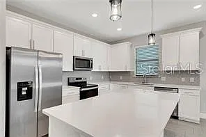 4 bed, 2.0 bath, 1828 sqft, $3,200 — Photo 4