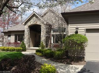 414 Fairway Vw, Chagrin Falls, OH 44023