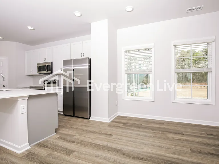 542 Hodge Rd — Photo 4